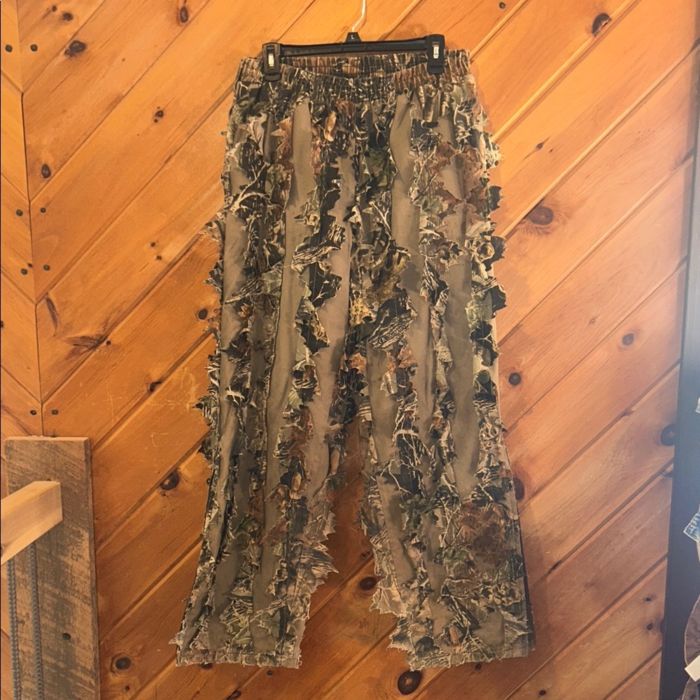 Cabela's brown seclusion camouflage pants w/ 3D leaf pattern
